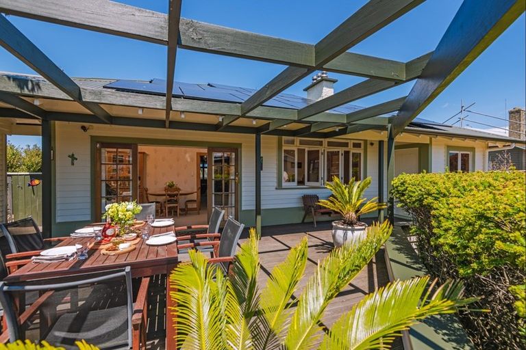 Photo of property in 379 Featherston Street, Palmerston North, 4414