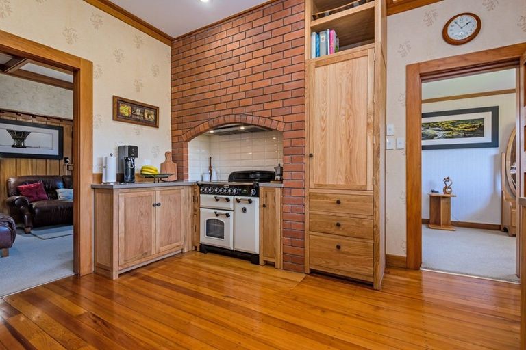 Photo of property in 379 Featherston Street, Palmerston North, 4414