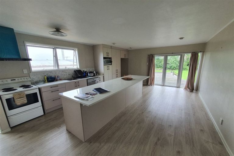 Photo of property in 17 Bodi Place, Te Atatu South, Auckland, 0610