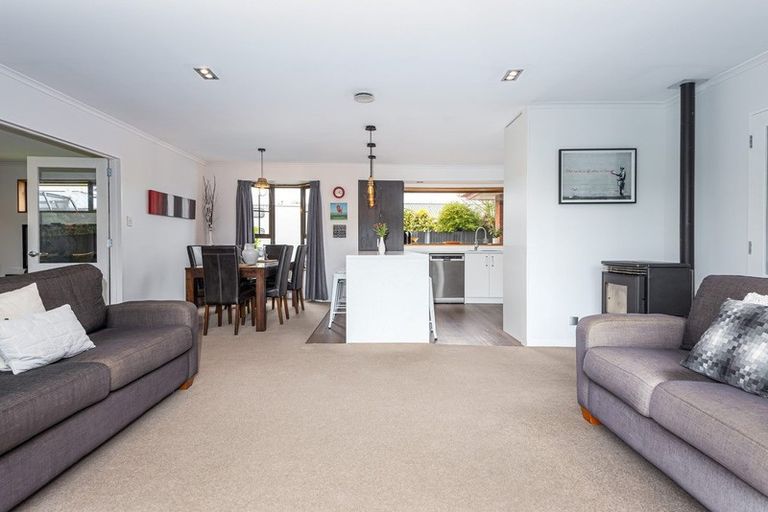 Photo of property in 8 Goodall Place, Redwood, Christchurch, 8051