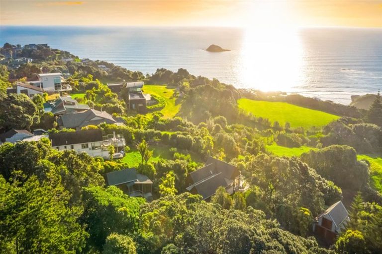 Photo of property in 28 Edwin Mitchelson Road, Muriwai, Waimauku, 0881