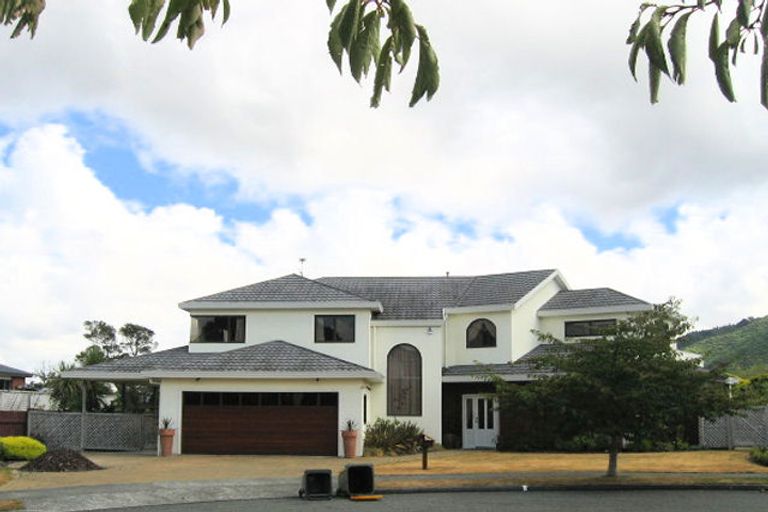 Photo of property in 12 Kingfisher Close, Brown Owl, Upper Hutt, 5018