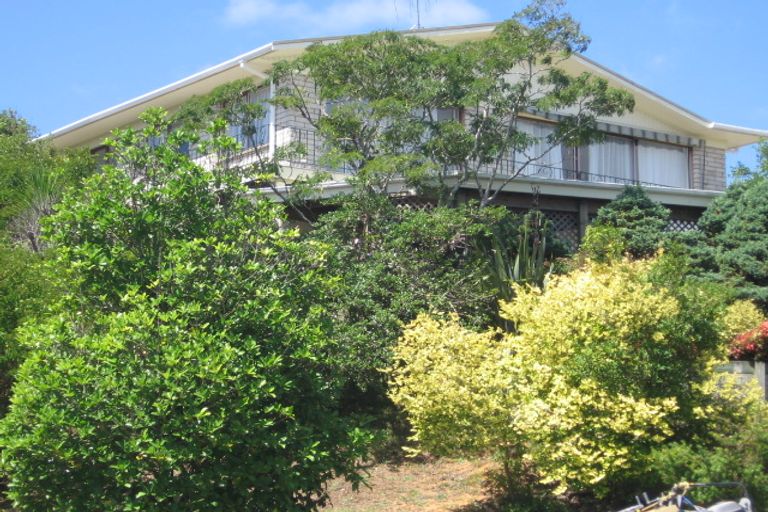 Photo of property in 18 Pemberton Avenue, Bayview, Auckland, 0629
