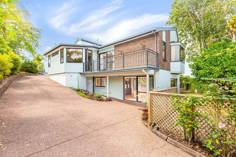 Photo of property in 5 Clearwater Cove, West Harbour, Auckland, 0618