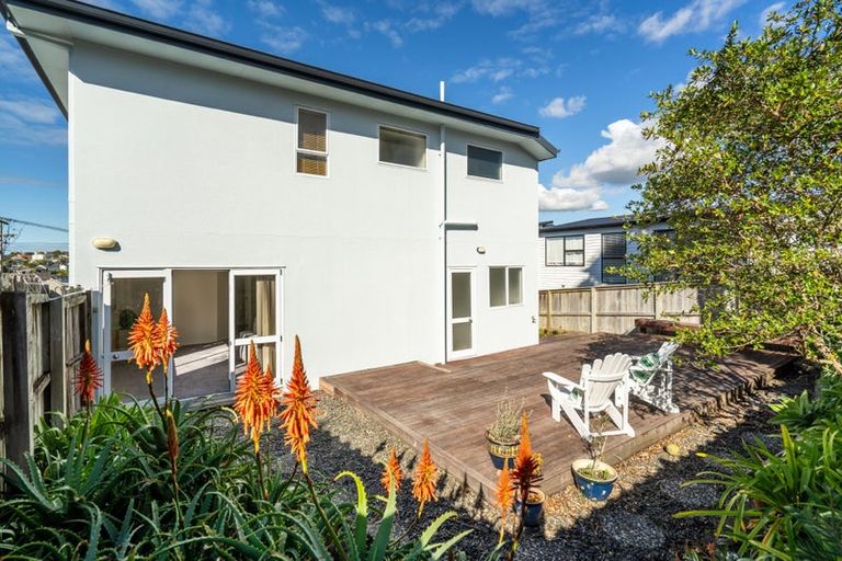 Photo of property in 1/23 Kiteroa Terrace, Rothesay Bay, Auckland, 0630