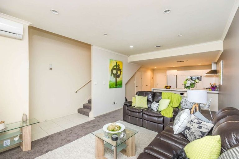 Photo of property in 12 Figaro Crescent, Takanini, 2112