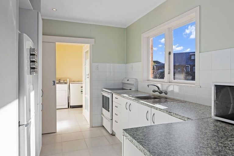 Photo of property in 6 Diana Drive, Glenfield, Auckland, 0627