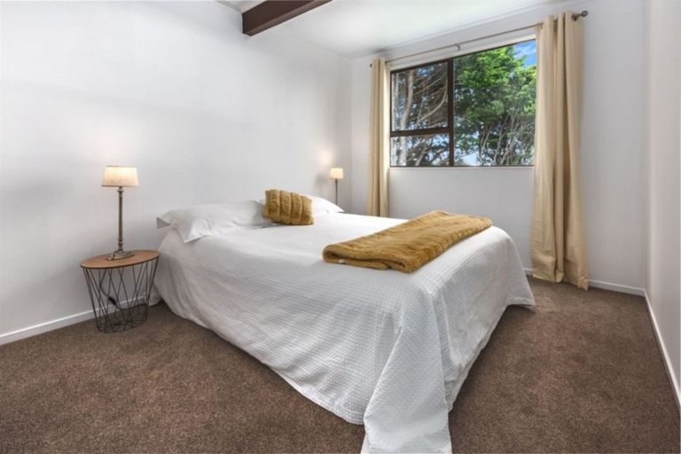 Photo of property in 9 Cleat Street, Whitby, Porirua, 5024