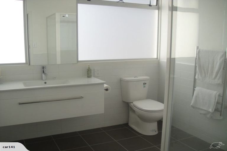 Photo of property in 17g Whitaker Place, Grafton, Auckland, 1010