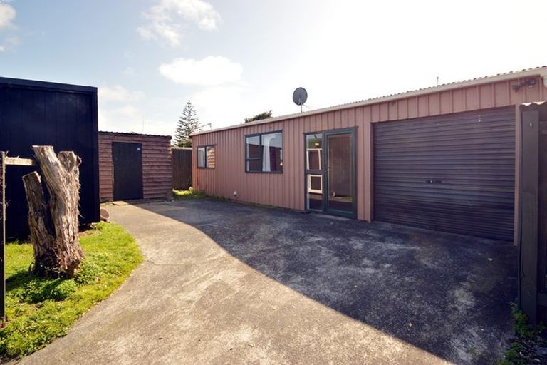 Photo of property in 5 Beatty Avenue, Manurewa, Auckland, 2102