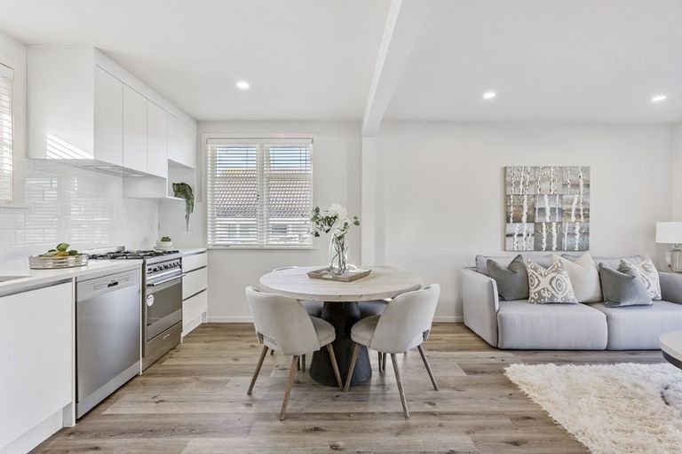 Photo of property in 16 Botany Road, Howick, Auckland, 2010