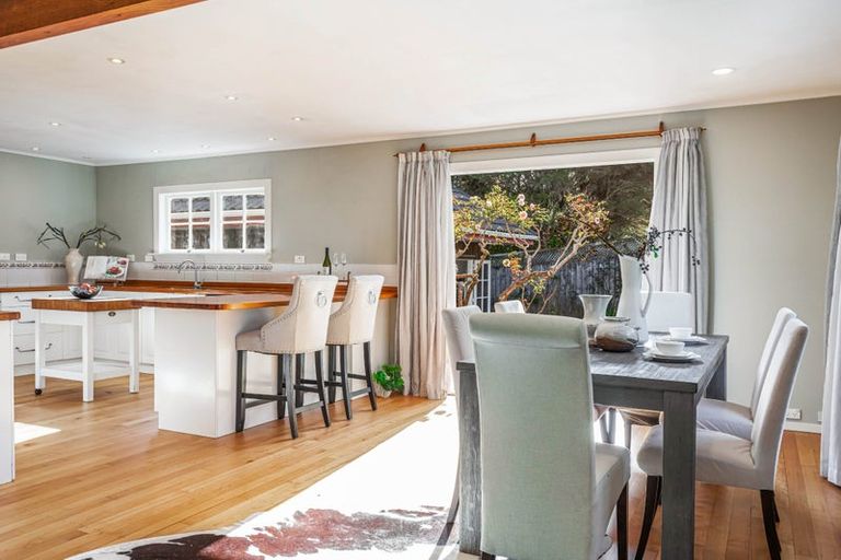 Photo of property in 137 Brian Crescent, Stanmore Bay, Whangaparaoa, 0932