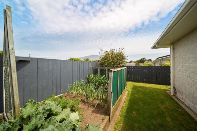 Photo of property in 1 Heather Lea, Hawera, 4610