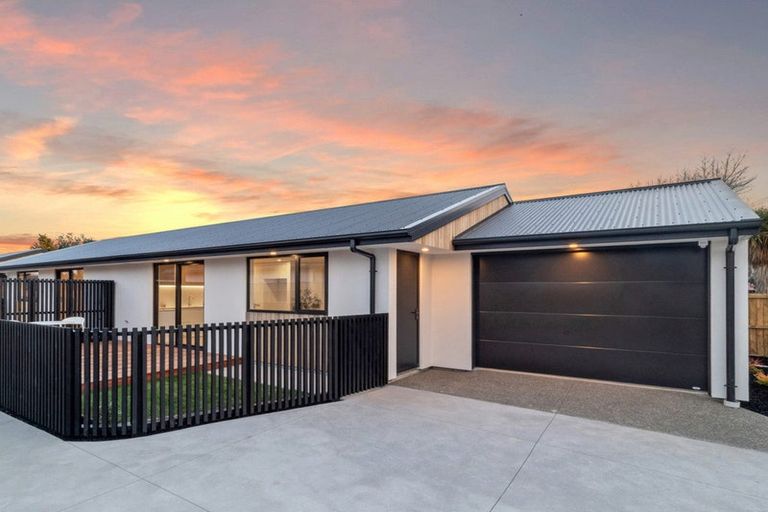 Photo of property in 2/8 Larch Place, Casebrook, Christchurch, 8051