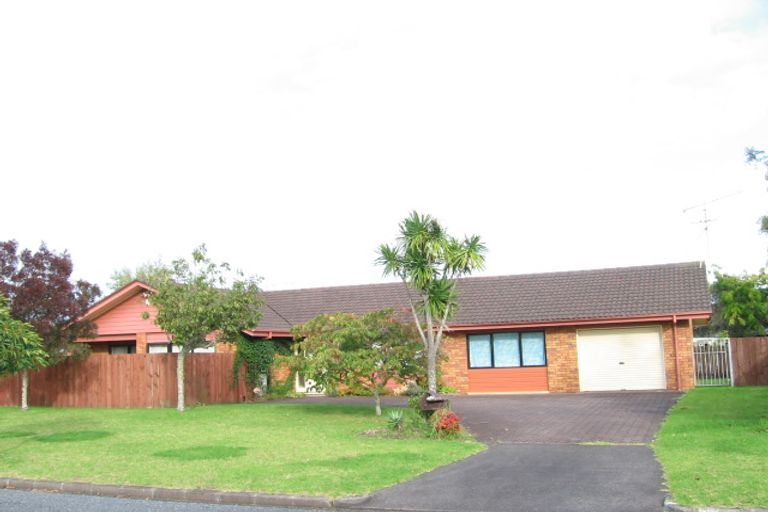 Photo of property in 2 Mimosa Place, Half Moon Bay, Auckland, 2012