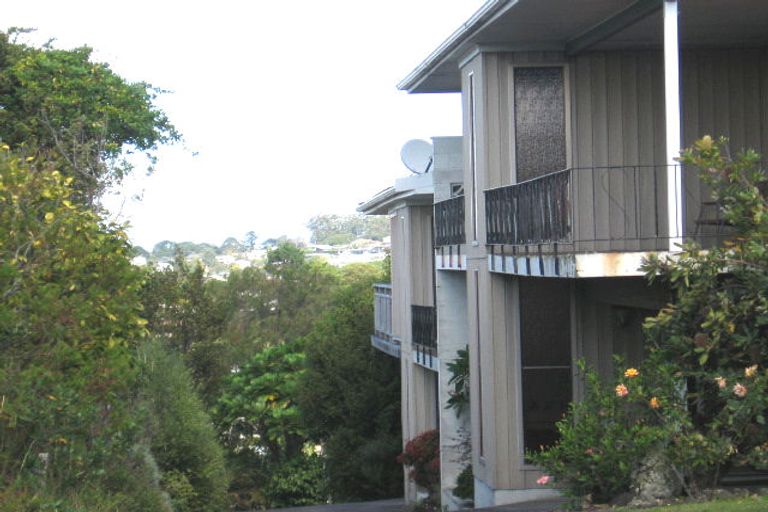 Photo of property in 3/18 Knights Road, Rothesay Bay, Auckland, 0630