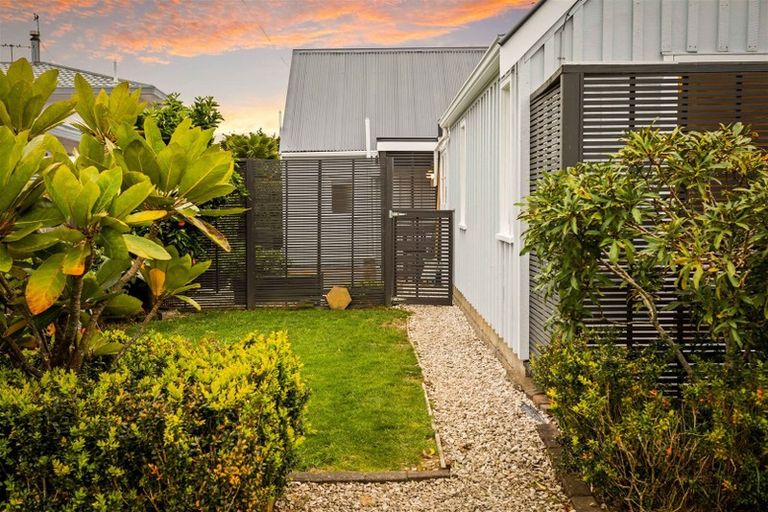 Photo of property in 74 Ferry Parade, Herald Island, Auckland, 0618