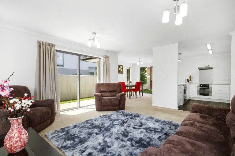 Photo of property in 3a Savage Crescent, Upper Hutt Central, Upper Hutt, 5018