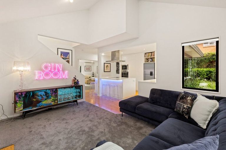 Photo of property in 1/47 Tui Glen Road, Birkenhead, Auckland, 0626