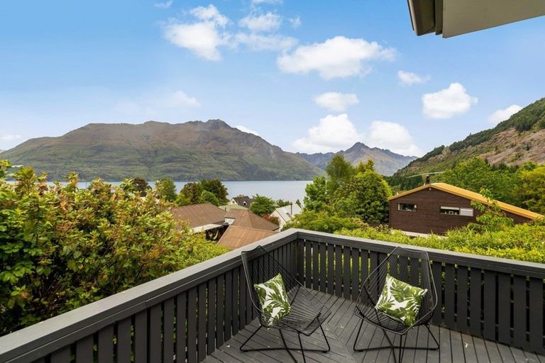 Photo of property in 8 Arawata Terrace, Fernhill, Queenstown, 9300
