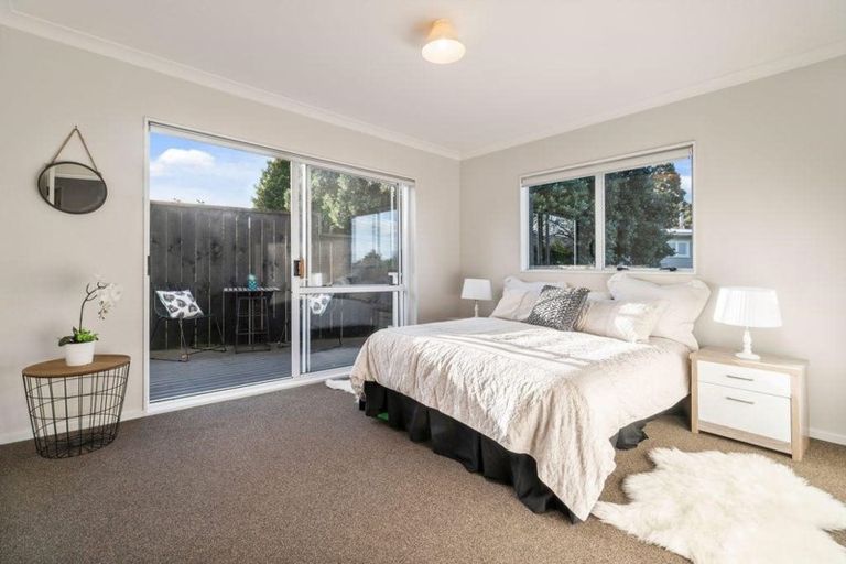 Photo of property in 1/3 Helga Crescent, Te Atatu Peninsula, Auckland, 0610