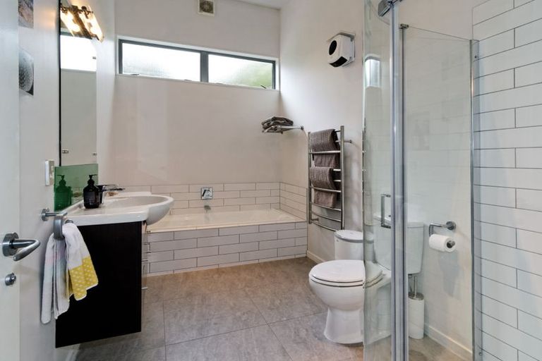 Photo of property in 20c Konini Road, Titirangi, Auckland, 0604