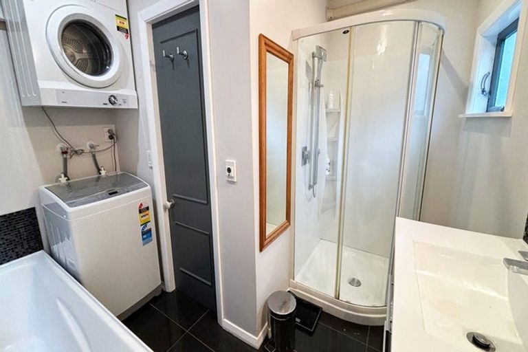 Photo of property in 92 Austin Street, Mount Victoria, Wellington, 6011