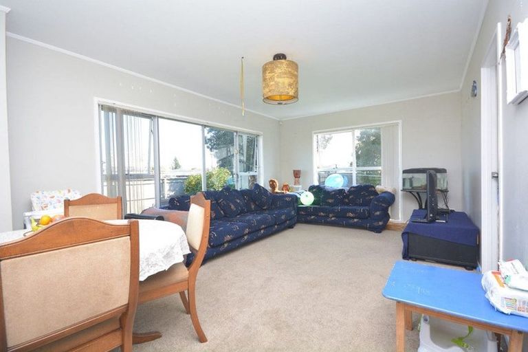 Photo of property in 2 Sunlands Drive, Manurewa, Auckland, 2102