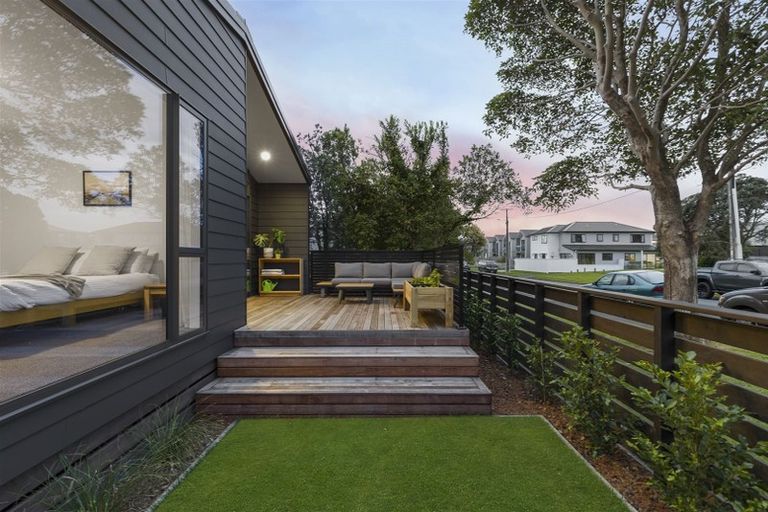 Photo of property in 9a William Bayes Place, Red Beach, 0932