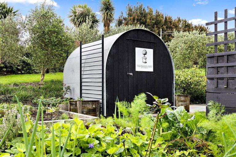 Photo of property in 30 Tamahunga Drive, Matakana, 0985