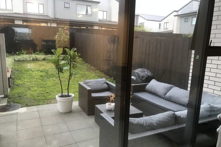 Photo of property in 33 Peihana Road, Hobsonville, Auckland, 0616