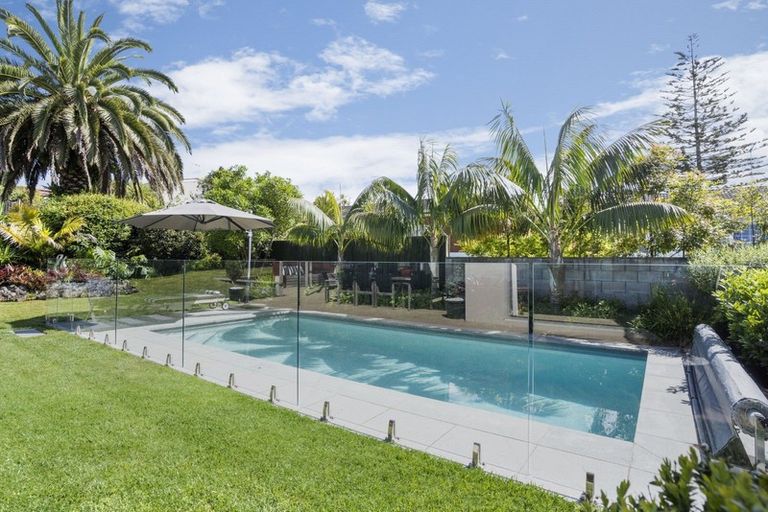 Photo of property in 11 Northgrove Avenue, Hillcrest, Auckland, 0627