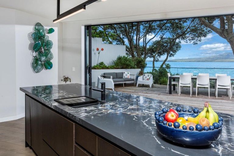 Photo of property in 2 Old Lake Road, Narrow Neck, Auckland, 0624