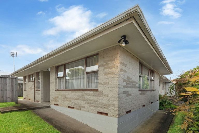 Photo of property in 2/28 Oakland Avenue, Papatoetoe, Auckland, 2025