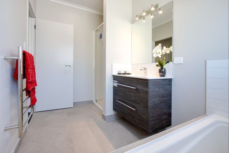 Photo of property in 28a Clarence Cox Crescent, Pirimai, Napier, 4112