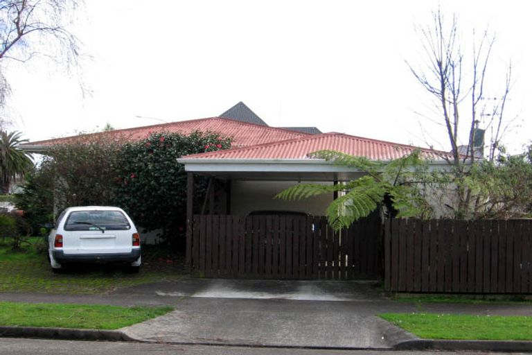 Photo of property in 1 Busby Place, Awapuni, Palmerston North, 4412