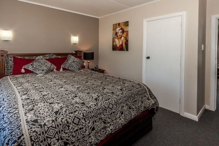 Photo of property in 3 Leicester Street, Terrace End, Palmerston North, 4410