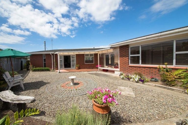 Photo of property in 30 Battersea Place, Roslyn, Palmerston North, 4414