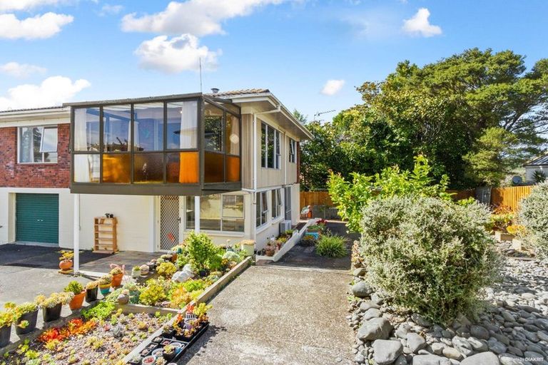 Photo of property in 2/160a Titirangi Road, New Lynn, Auckland, 0600