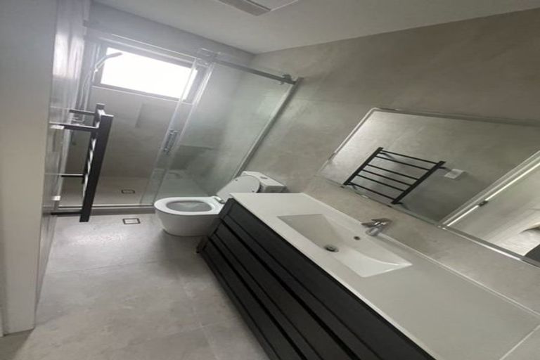 Photo of property in 9 Aralia Road, Sunnynook, Auckland, 0620