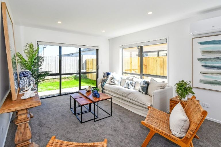 Photo of property in 11 Poutawa Lane, Clarks Beach, 2122