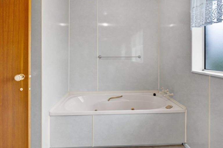 Photo of property in 5a Surrey Street, Hawera, 4610