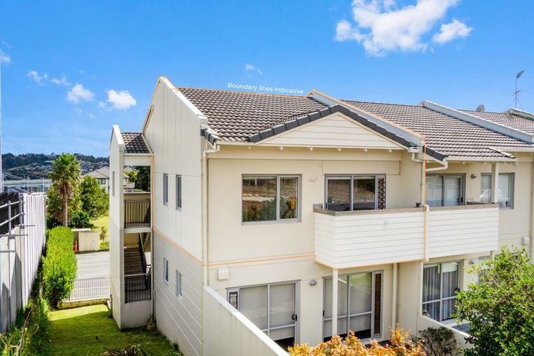 Photo of property in 18e/71 Spencer Road, Oteha, Auckland, 0632
