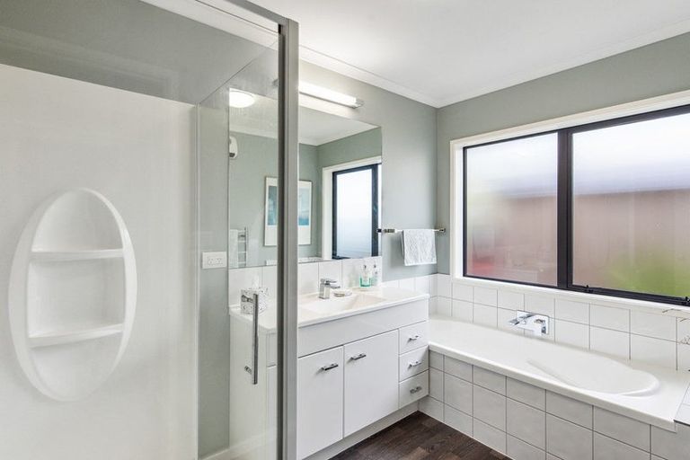 Photo of property in 6 Matuhi Street, Waikanae, 5036