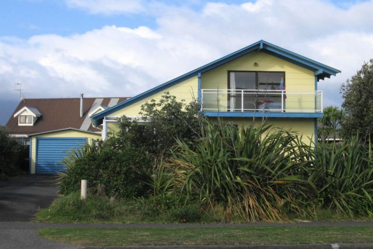 Photo of property in 146 Tutere Street, Waikanae Beach, Waikanae, 5036