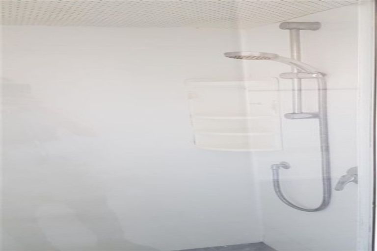 Photo of property in 12 Mickle Street, Te Atatu South, Auckland, 0610