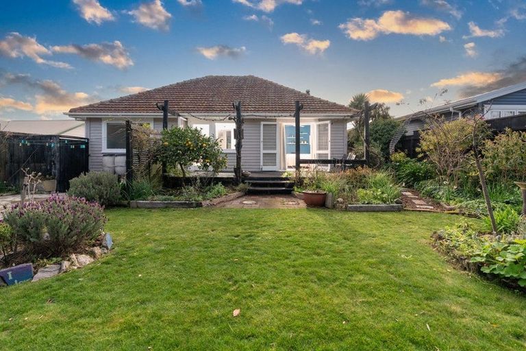 Photo of property in 108 Wellington Road, Paekakariki, 5034