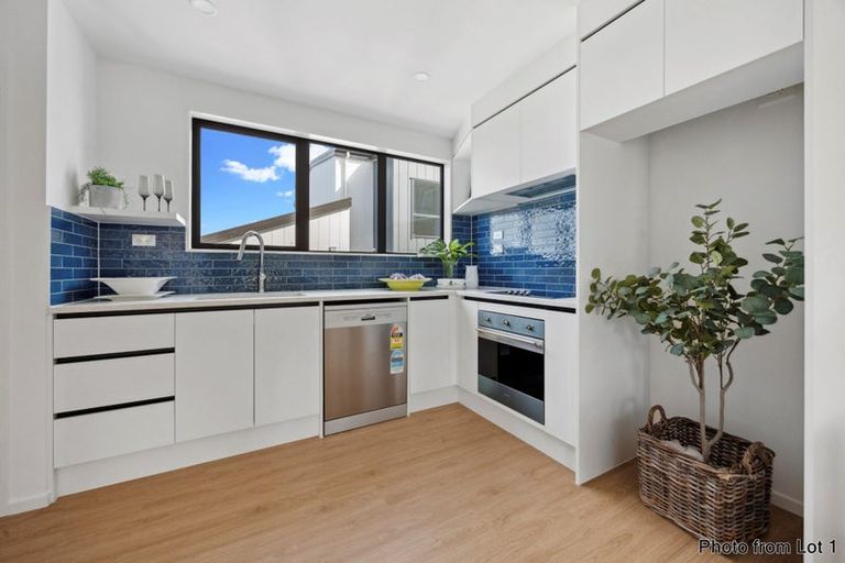 Photo of property in 3/4 Waitaki Street, Henderson, Auckland, 0612