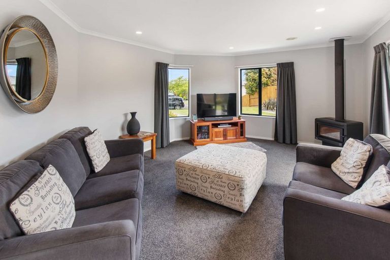 Photo of property in 5 Meridian Grove, Kelvin Grove, Palmerston North, 4414