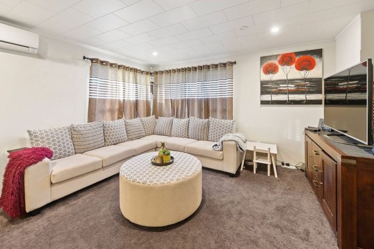 Photo of property in 2/9 Heathberry Close, Papatoetoe, Auckland, 2025